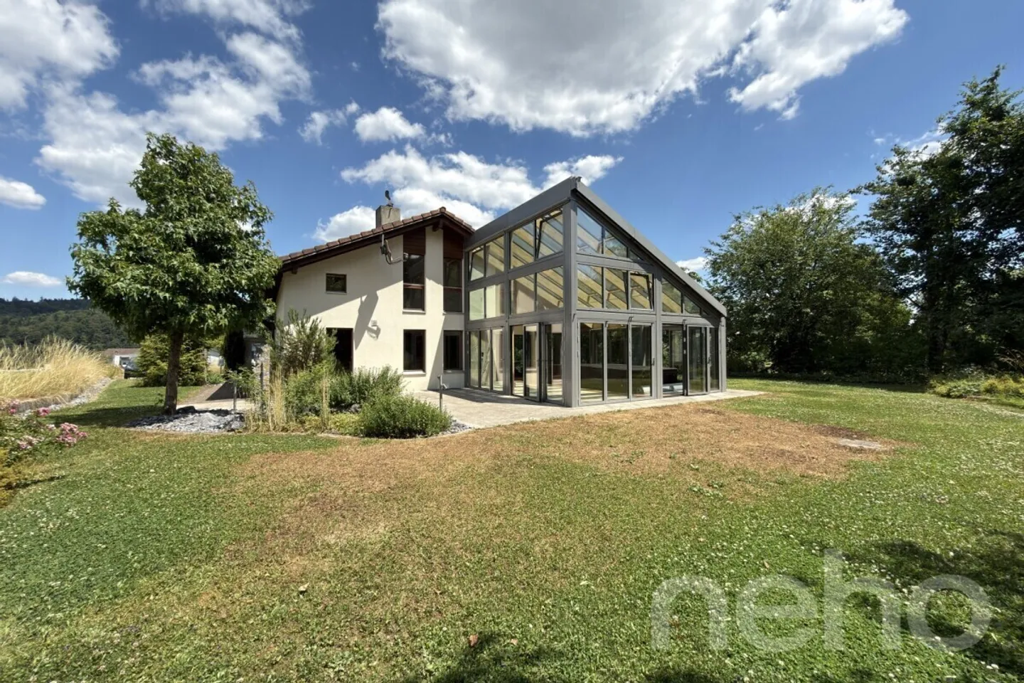 Large Single-Family House with Garden, Conservatory, and Lots of Potential - Photo 3 of 12