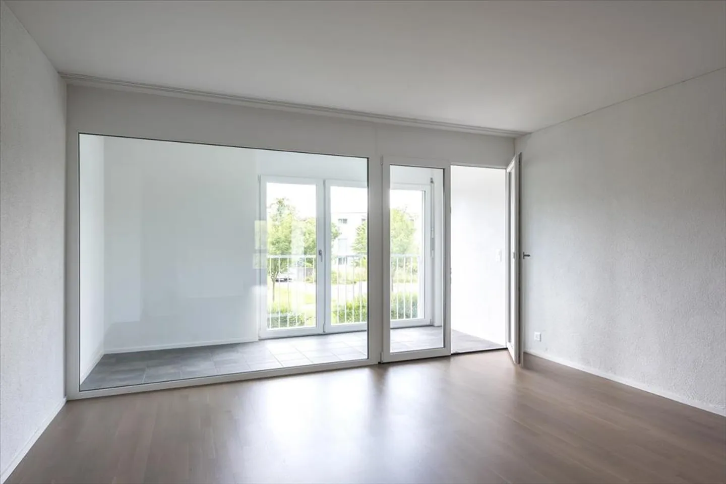 Appartement moderne spacieux - Photo 2 sur 4