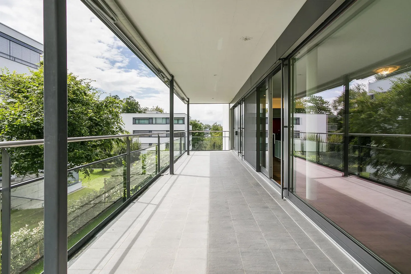 Modernes Apartment mit Terrasse - Foto 4 von 11
