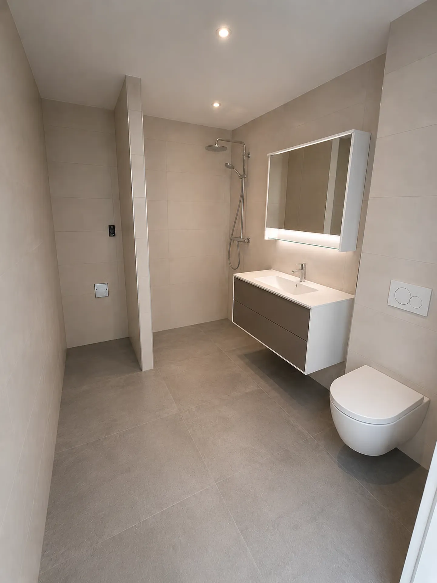 Neue 2.5-Zimmer-Wohnung im 1. Stock mit Balkon – Ideal zum Wohnen oder Investieren - Foto 3 von 5