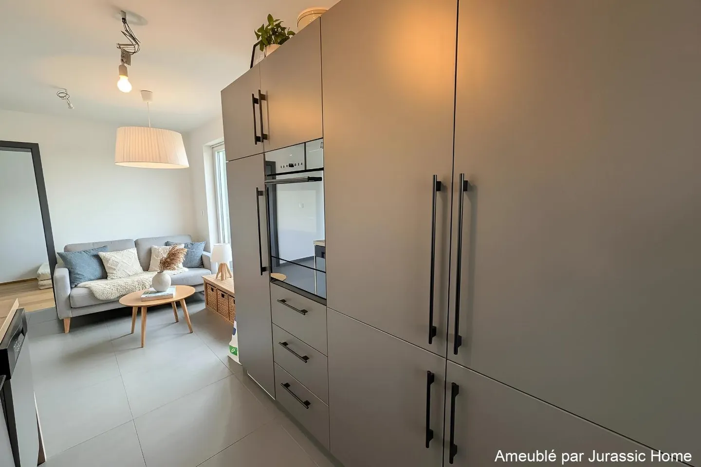 Contemporary Apartment in Villa - Photo 4 of 12