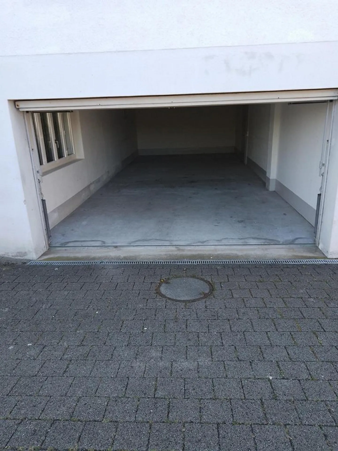 Garage verrouillable avec 2 places de stationnement doubles - Photo 1 sur 2