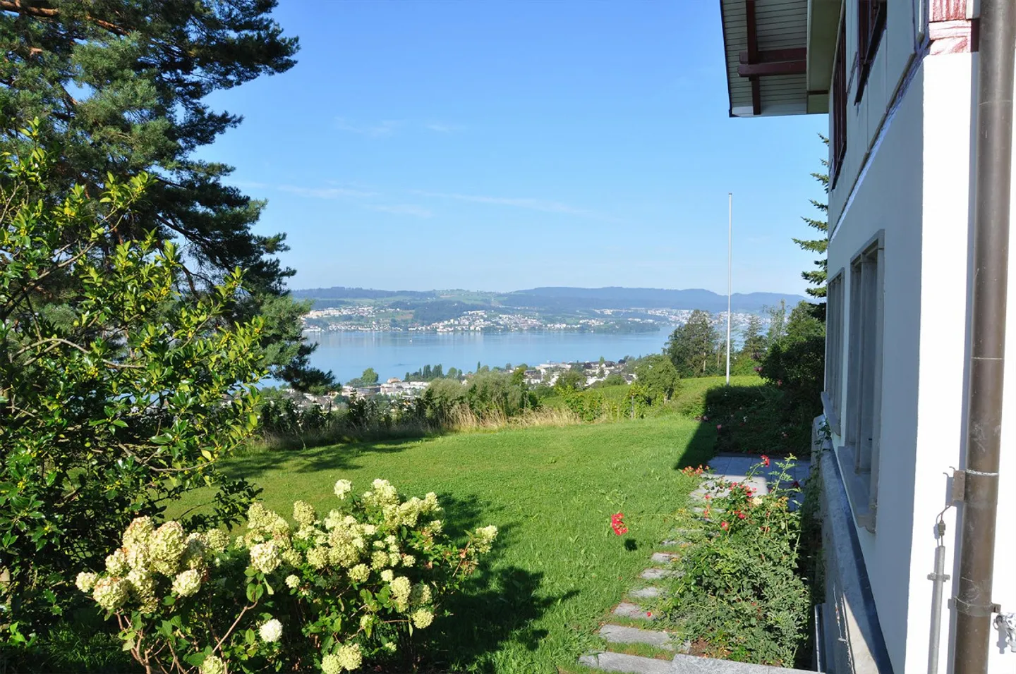 Charmante maison à colombages rénovée avec vue sur le lac de Zurich - Photo 1 sur 11
