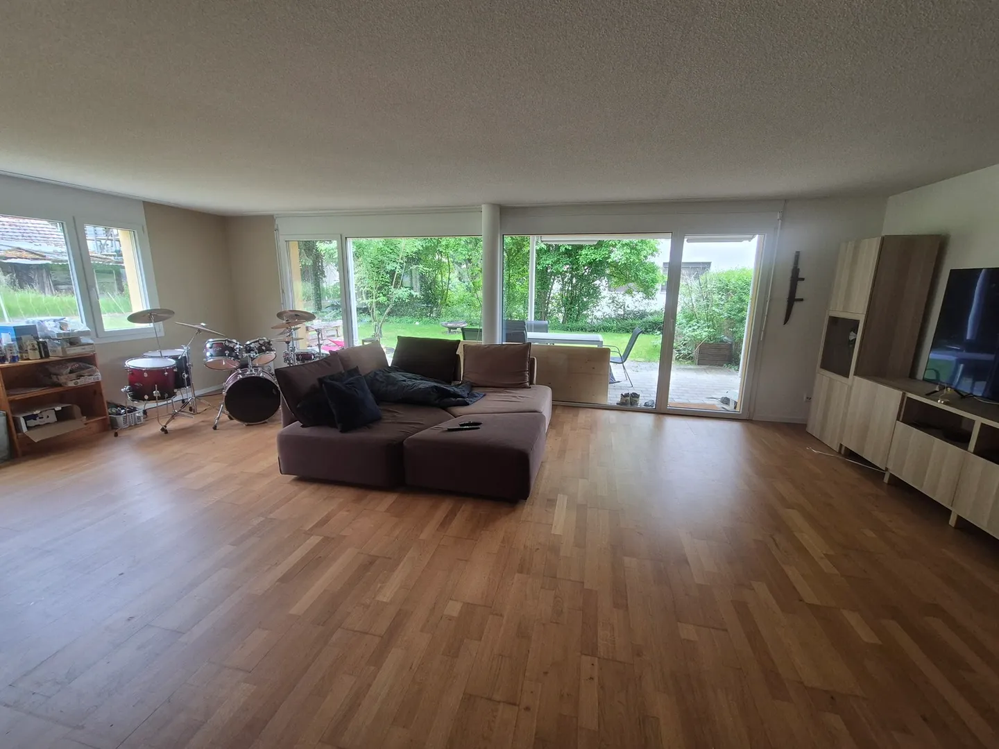 Spacious Apartment with Lift - Photo 1 of 8
