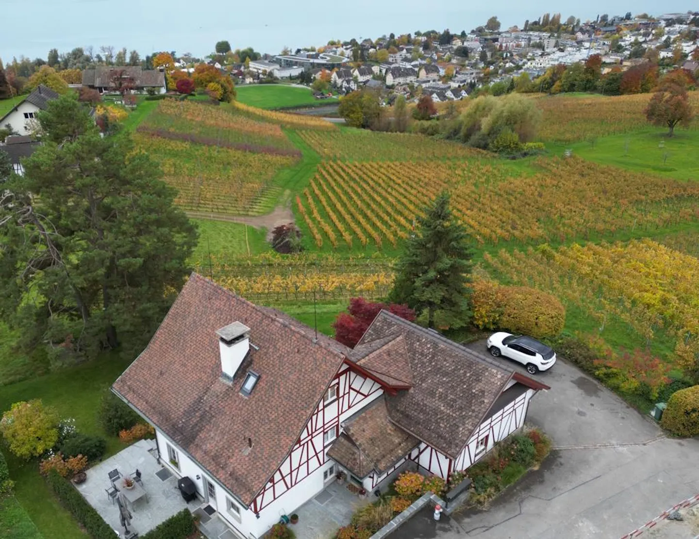 Charmante maison à colombages rénovée avec vue sur le lac de Zurich - Photo 2 sur 11
