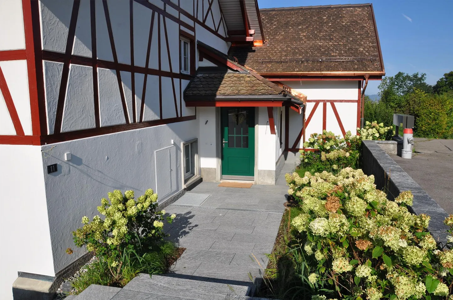 Charmante maison à colombages rénovée avec vue sur le lac de Zurich - Photo 3 sur 11