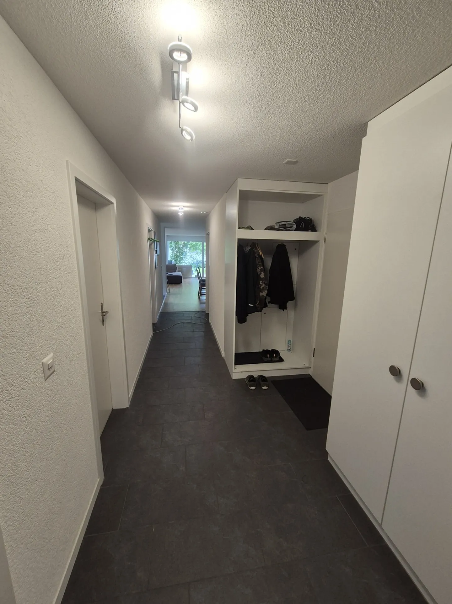 Spacious Apartment with Lift - Photo 3 of 8