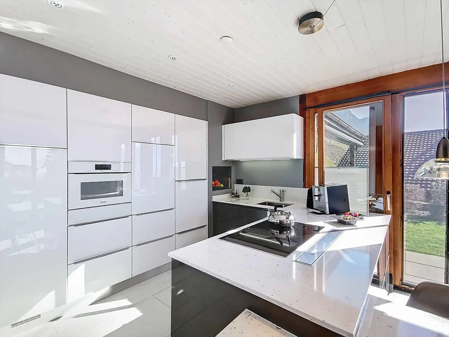 Schöne individuelle Villa mit hübschem Blick auf den See - Photo 5 sur 12