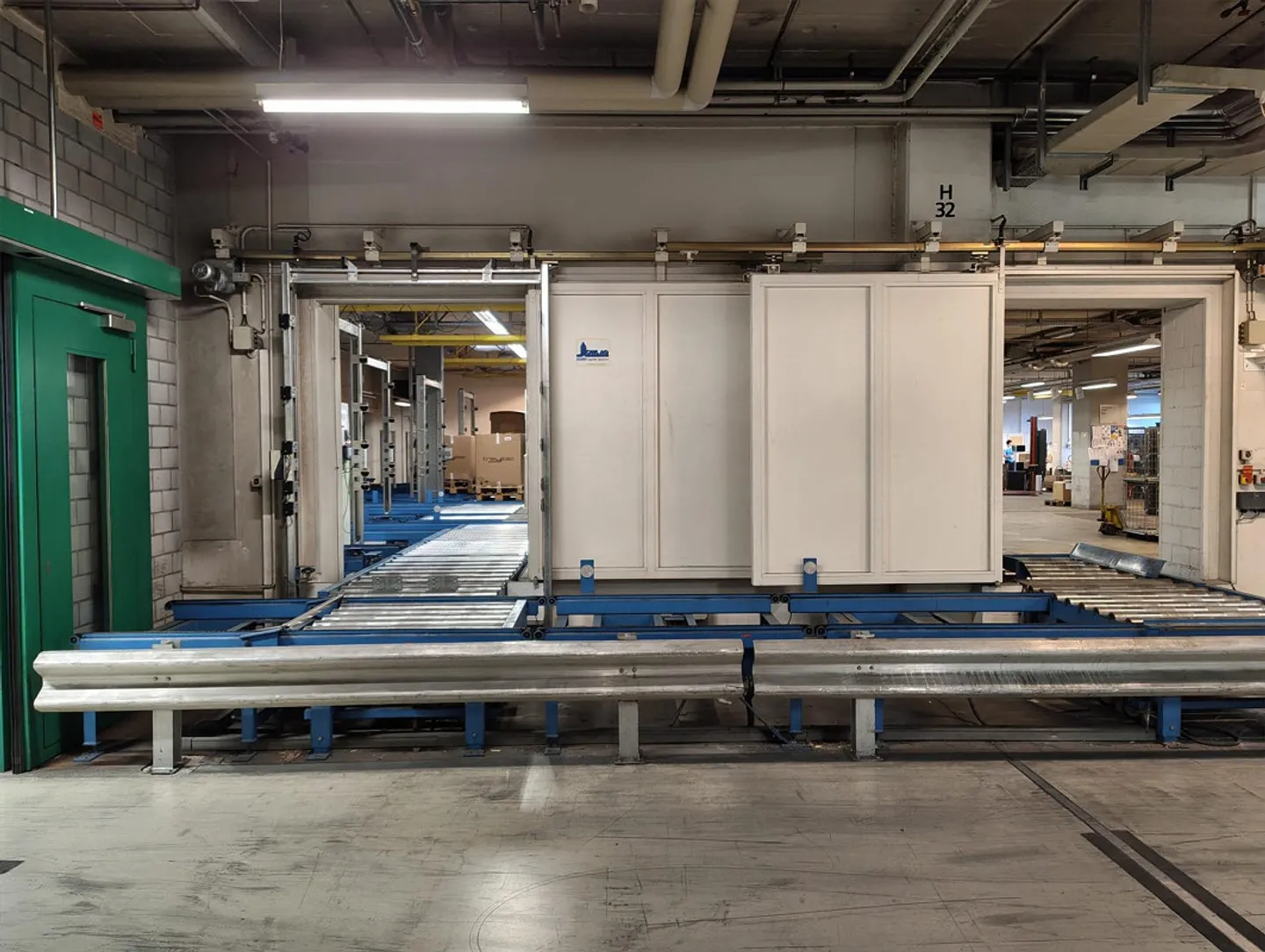 Entrepôt automatisé à rayonnage haut avec technologie de transport et potentiel d'extension - Photo 8 sur 13