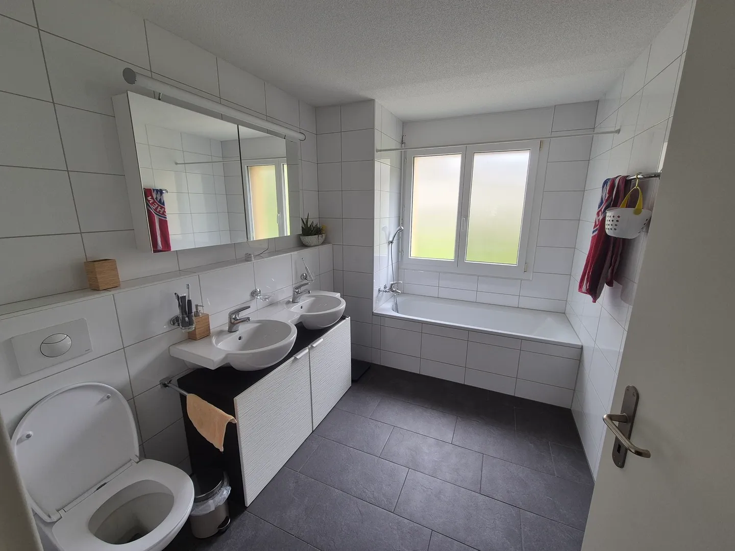 Spacious Apartment with Lift - Photo 6 of 8