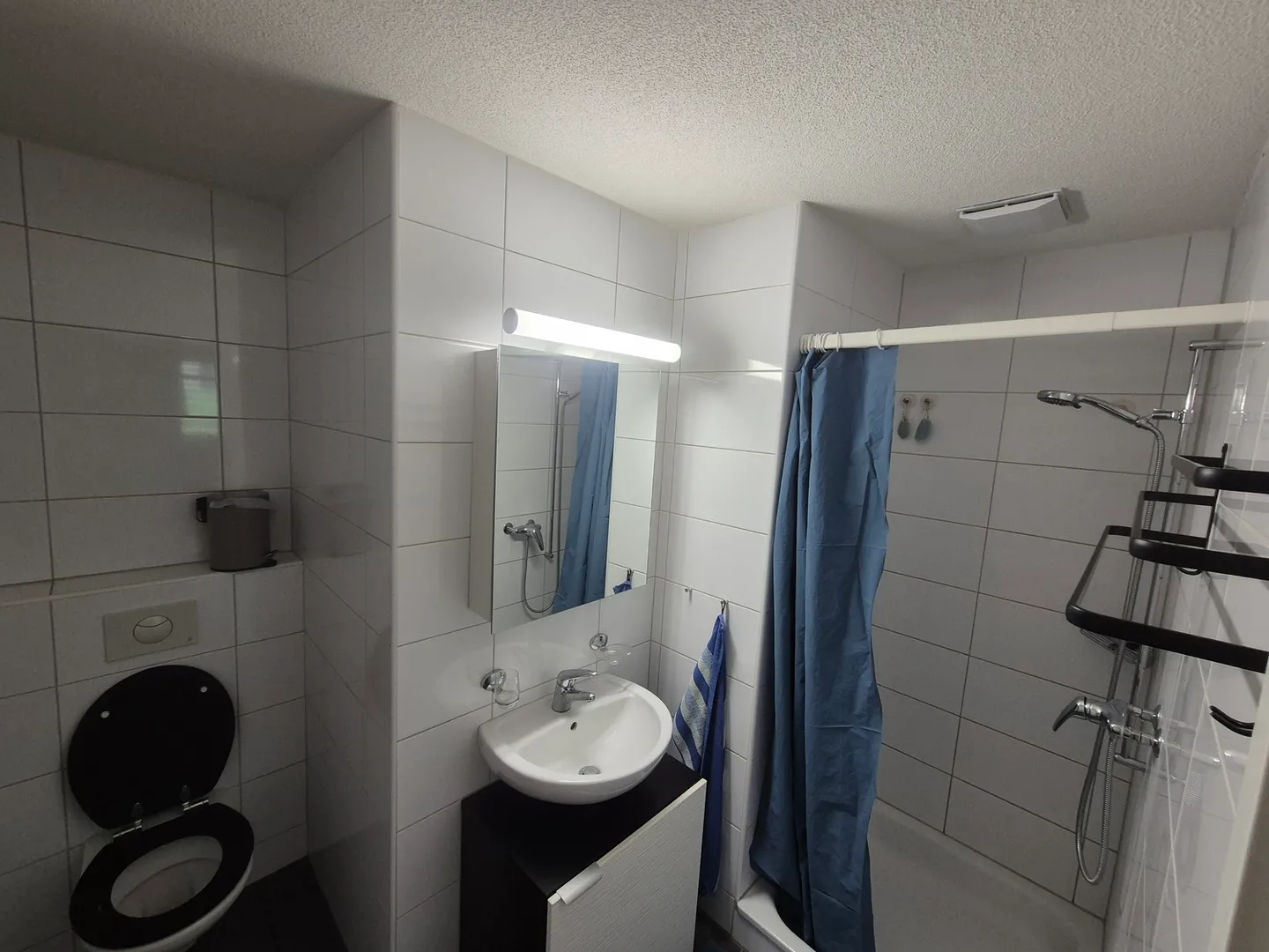 Spacious Apartment with Lift - Photo 7 of 8