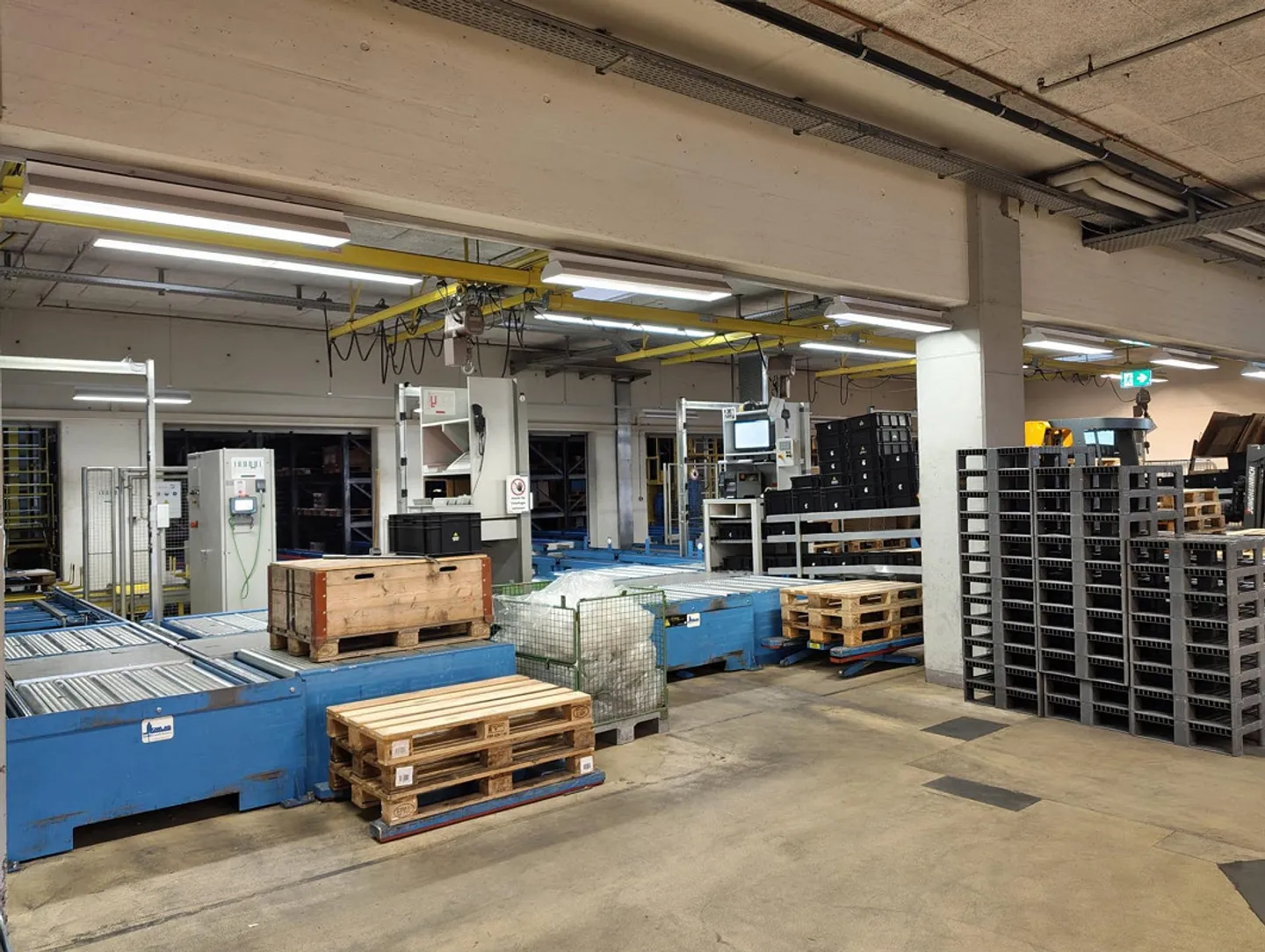 Entrepôt automatisé à rayonnage haut avec technologie de transport et potentiel d'extension - Photo 9 sur 13