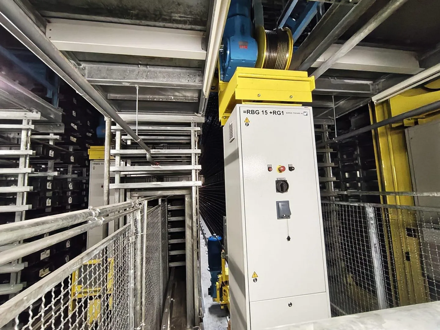 Entrepôt automatisé à rayonnage haut avec technologie de transport et potentiel d'extension - Photo 10 sur 13