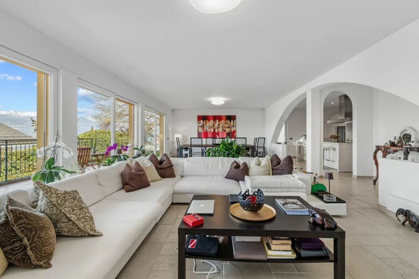 Elegante Casa Familiare a Carabbia - Foto 4 di 25