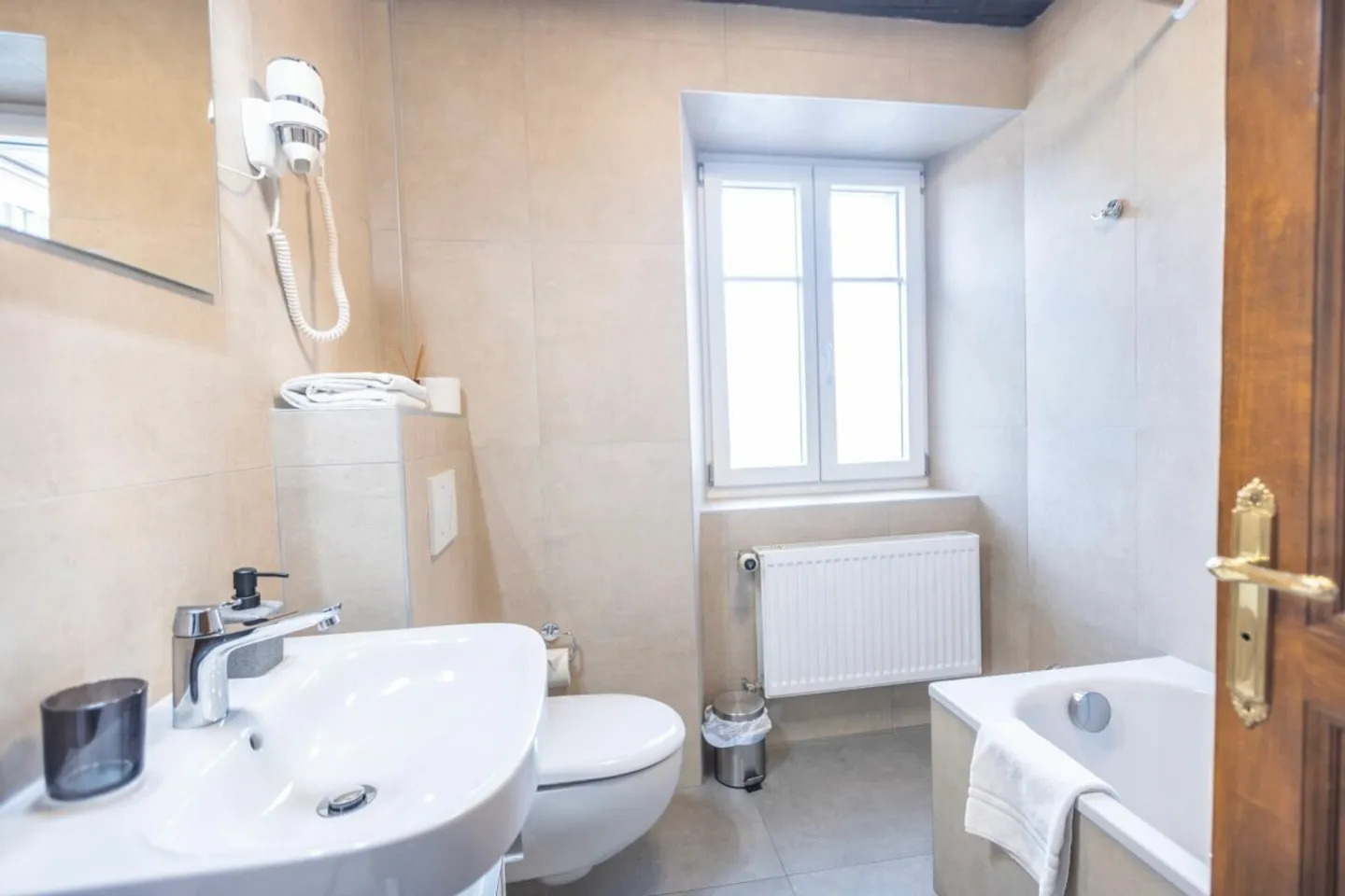 Hotellerie-Gelegenheit im Herzen der Uhrenmetropole - Foto 8 di 15