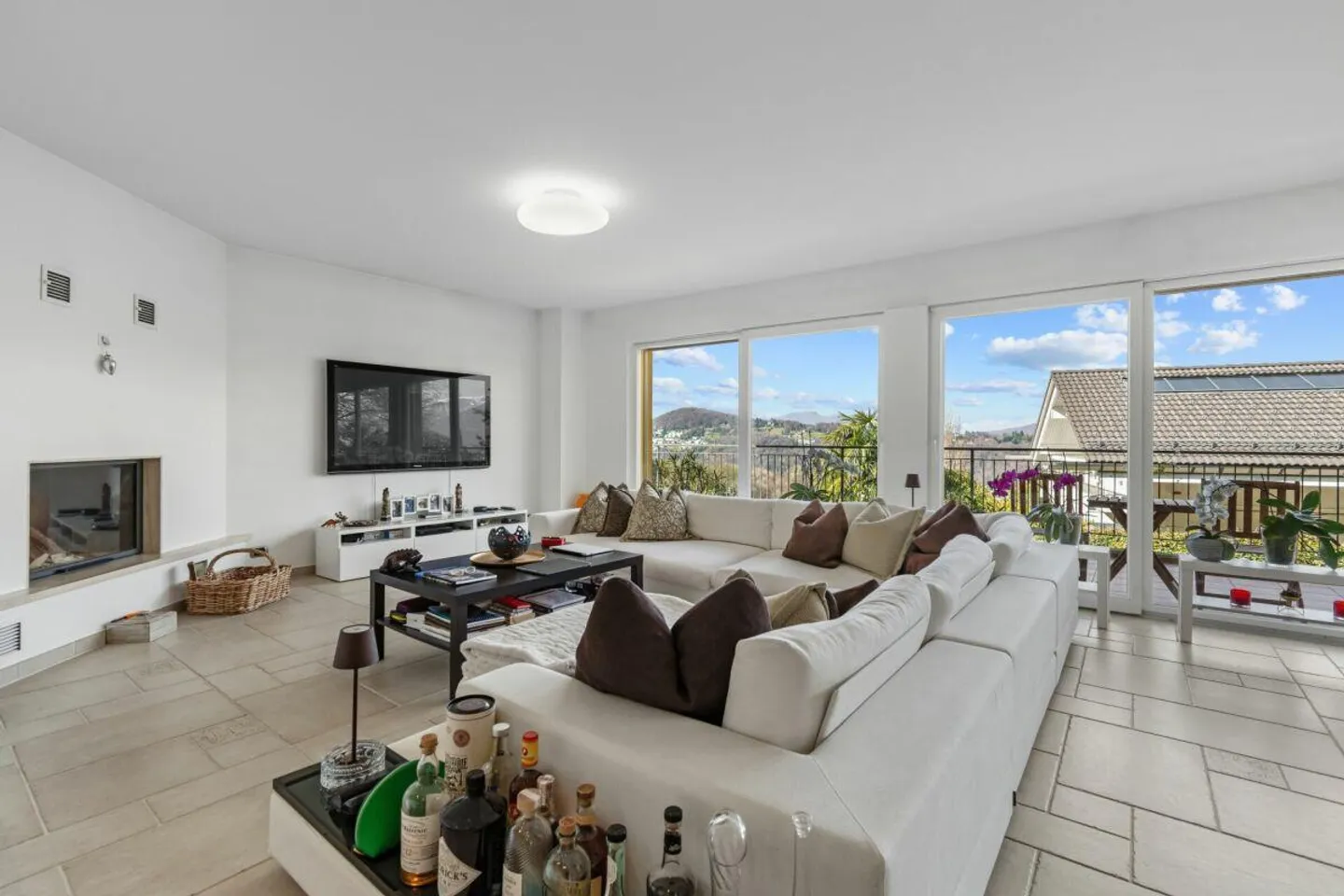 Elegante Casa Familiare a Carabbia - Foto 5 di 25