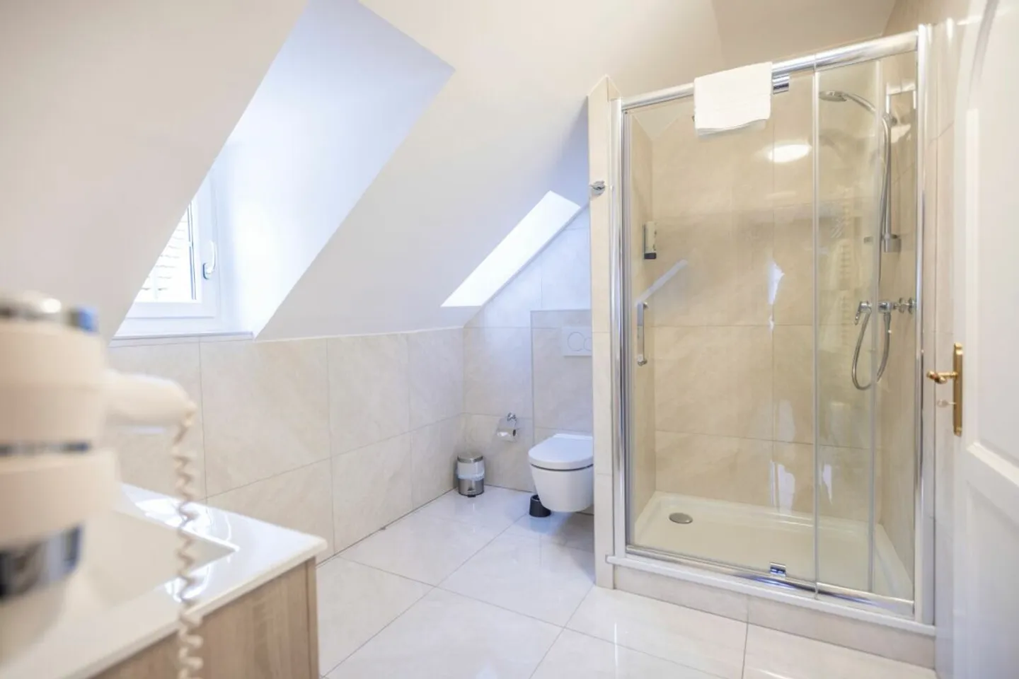 Hotellerie-Gelegenheit im Herzen der Uhrenmetropole - Foto 9 di 15