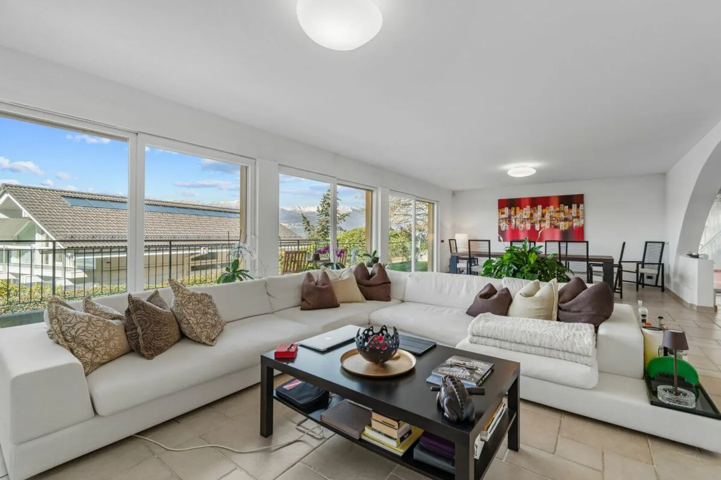 Elegante Casa Familiare a Carabbia - Foto 3 di 25