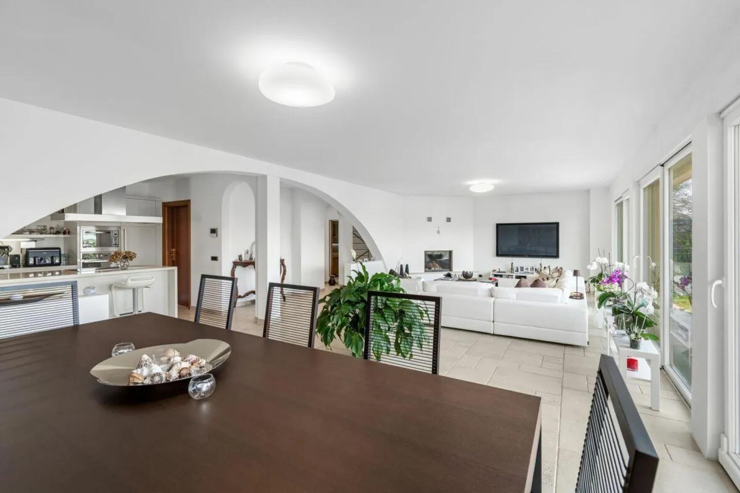 Elegante Casa Familiare a Carabbia - Foto 6 di 25
