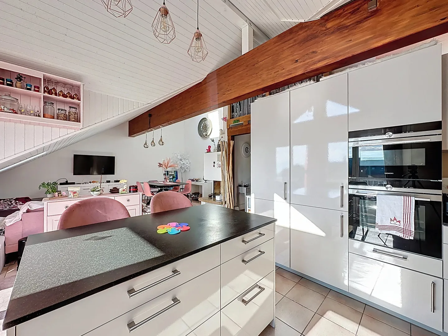 Charmantes Dachwohnung mit 3.5 Zimmern in Savigny - Foto 4 di 11