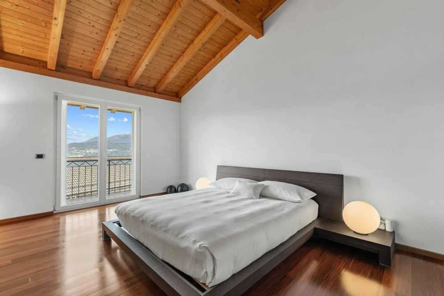 Elegante Casa Familiare a Carabbia - Foto 15 di 25