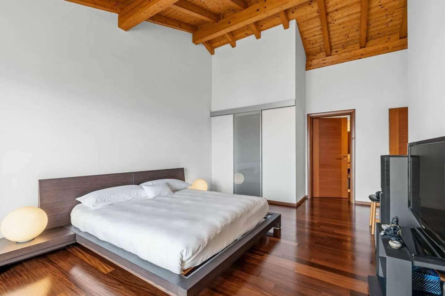 Elegante Casa Familiare a Carabbia - Foto 17 di 25