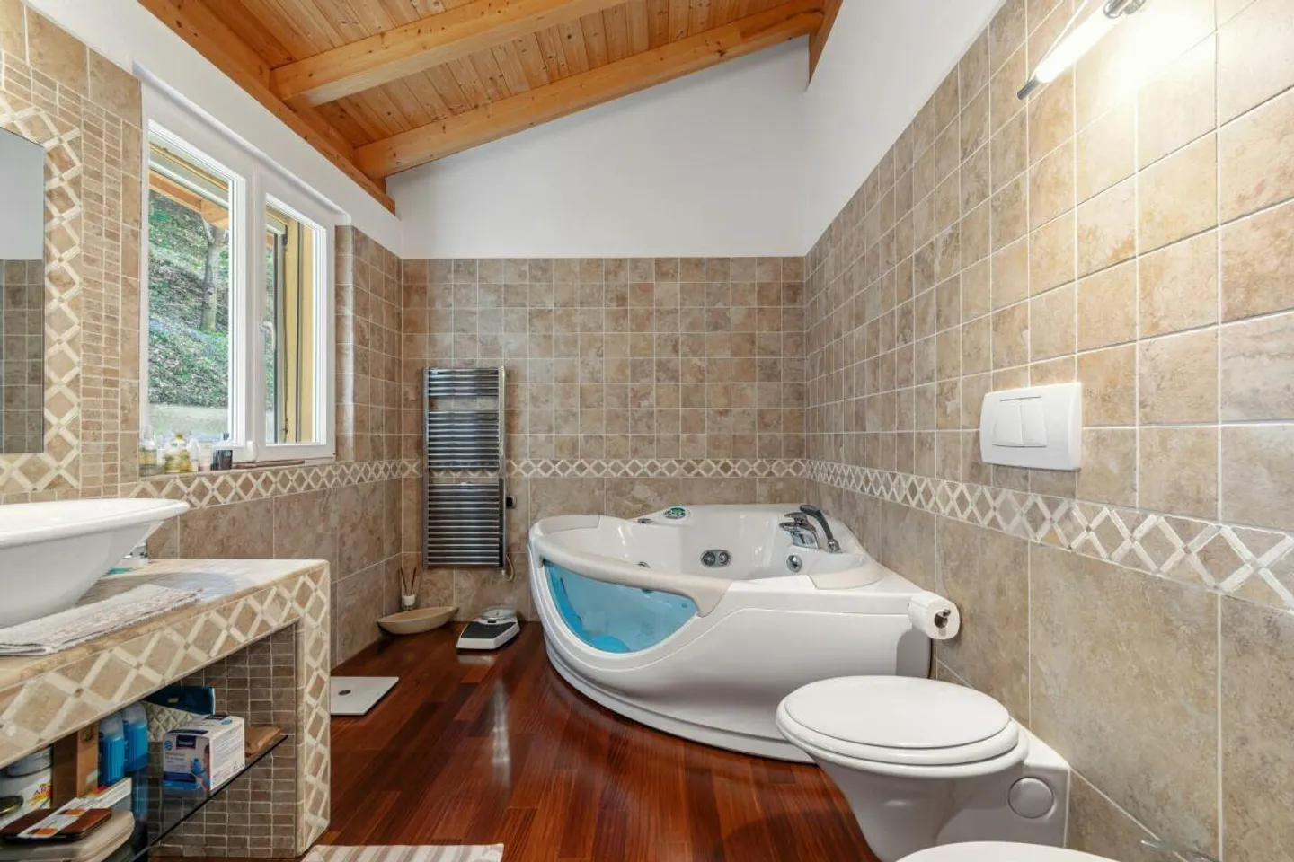 Elegante Casa Familiare a Carabbia - Foto 19 di 25