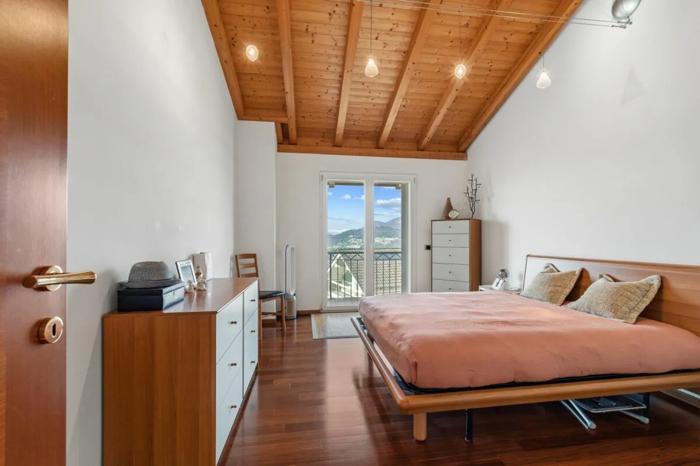 Elegante Casa Familiare a Carabbia - Foto 20 di 25