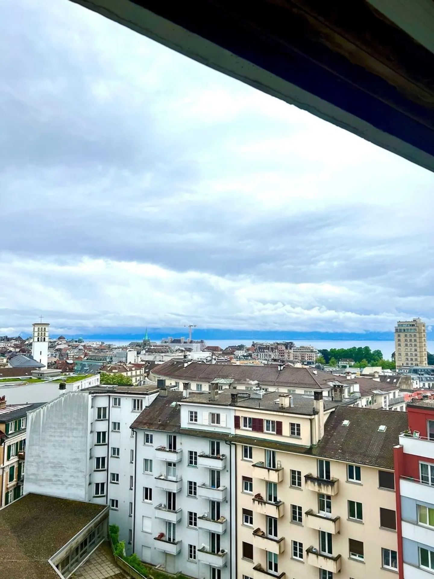 Superbe vue, calme en plein coeur de la ville (de suite) - Photo 1 sur 5