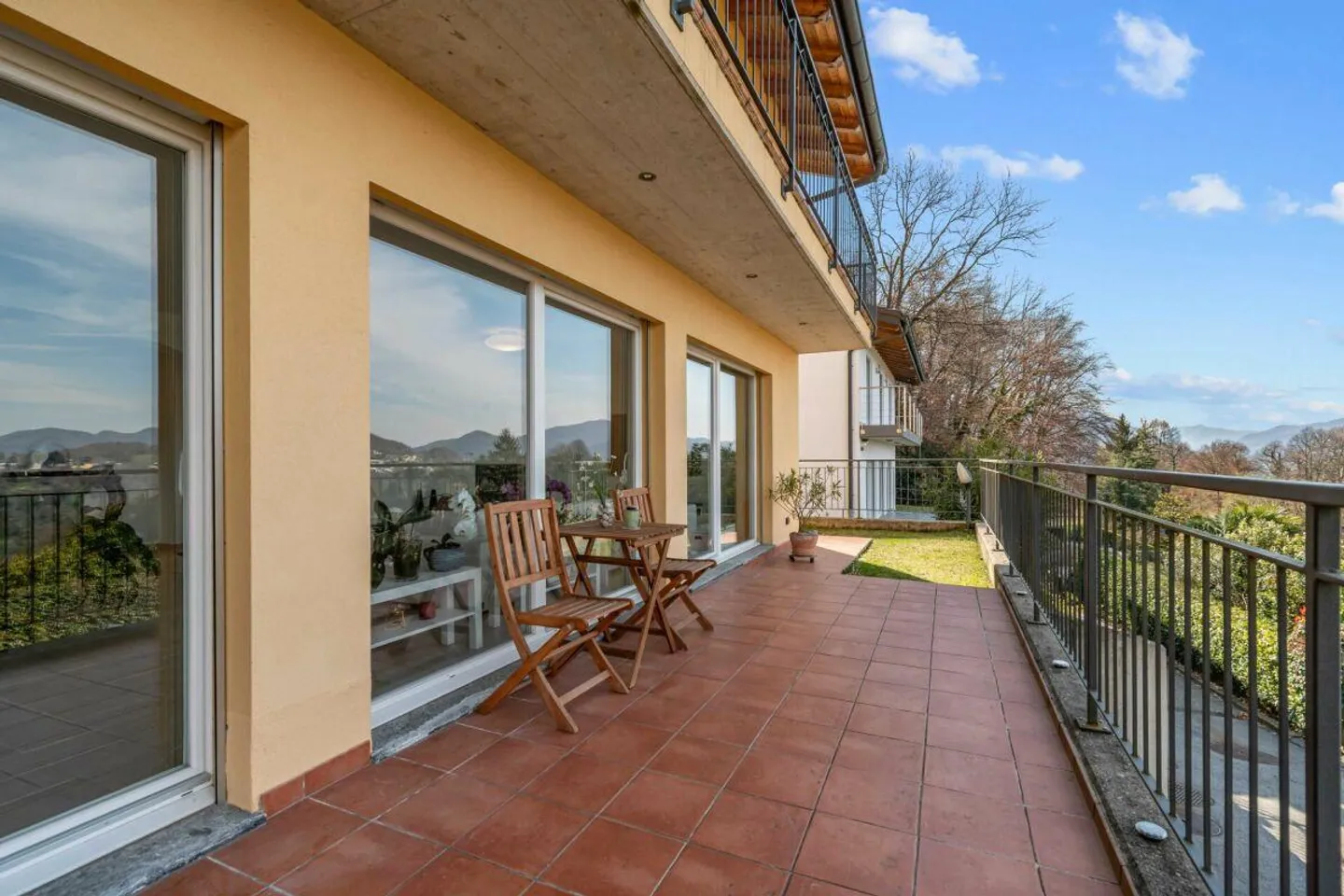 Elegante Casa Familiare a Carabbia - Foto 9 di 25