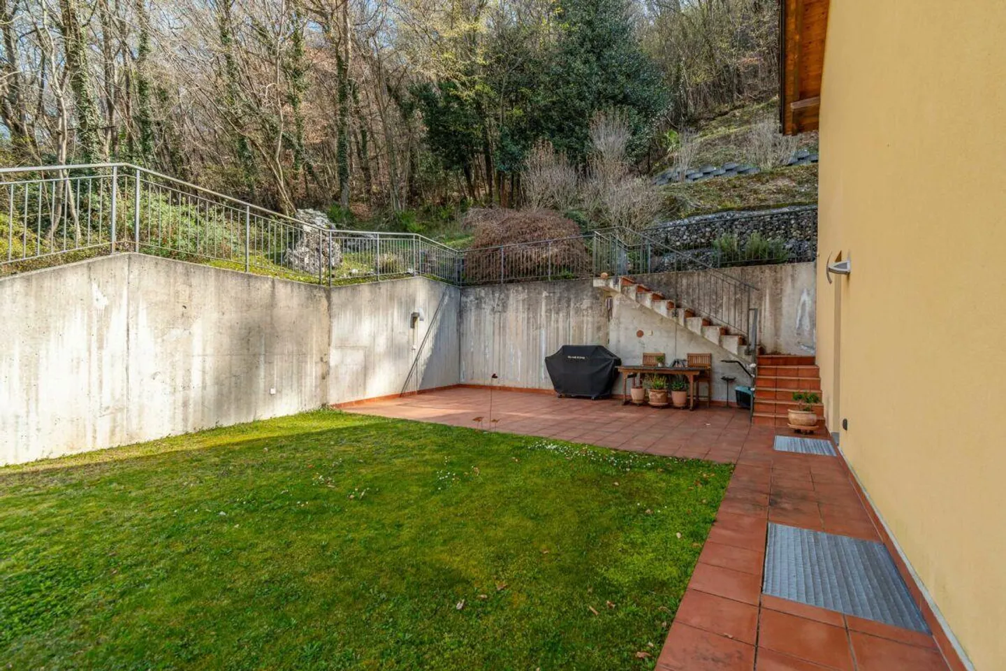 Elegante Casa Familiare a Carabbia - Foto 10 di 25