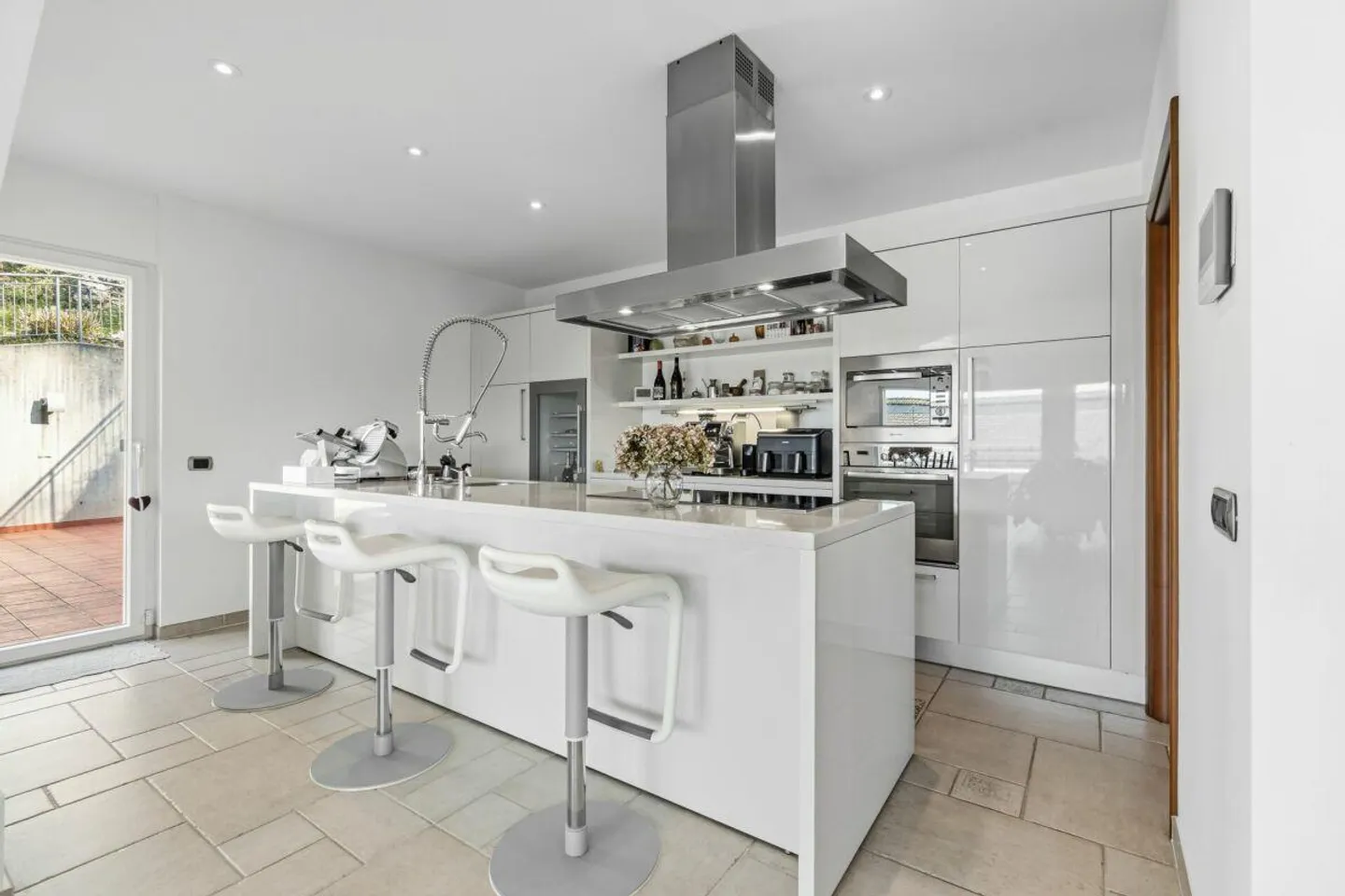 Elegante Casa Familiare a Carabbia - Foto 11 di 25