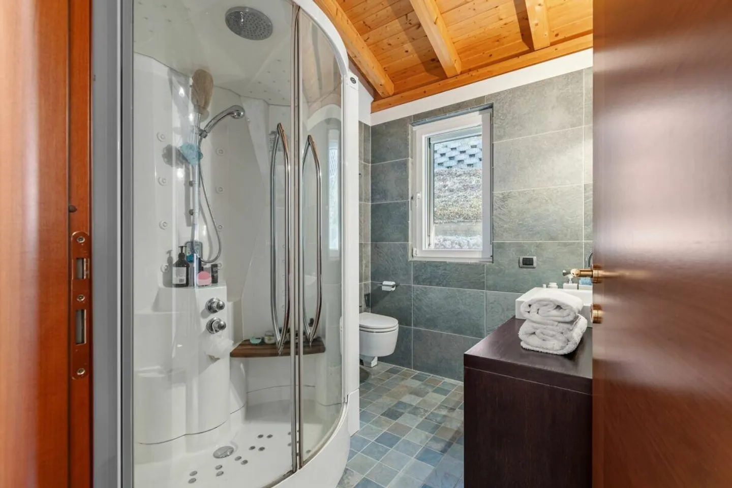 Elegante Casa Familiare a Carabbia - Foto 22 di 25