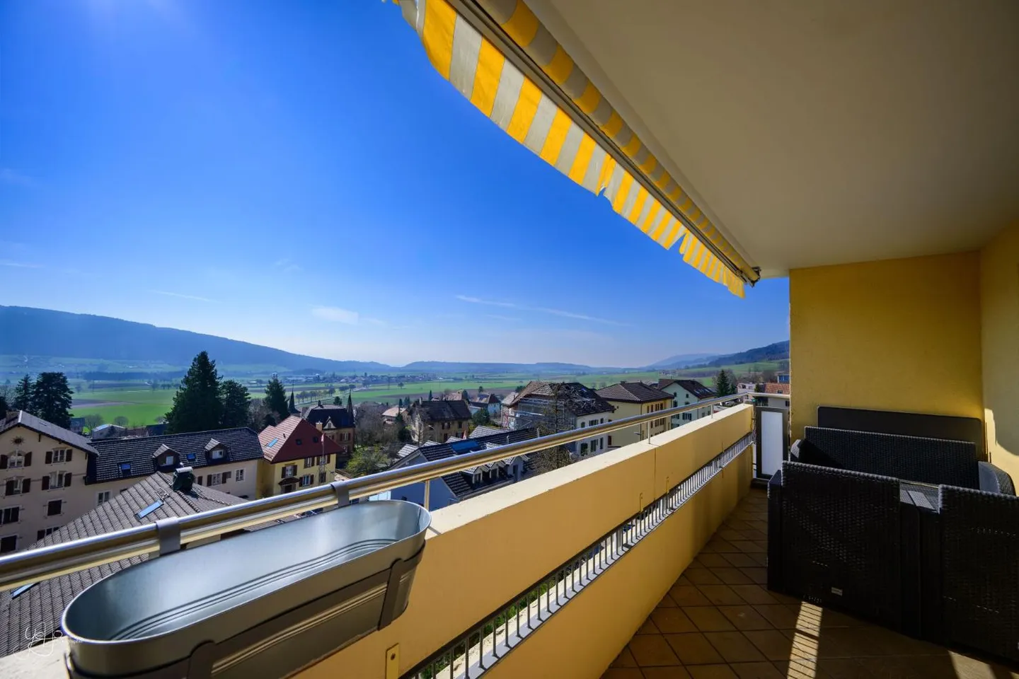 4.5 rooms on the top floor of a building in Val-de-Ruz - Photo 2 of 7