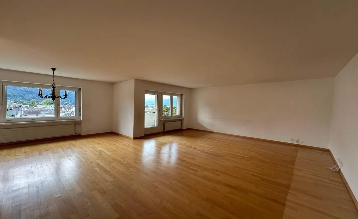 Luminoso appartamento di 5,5 locali con vista sul lago e balcone soleggiato a Brunnen - Foto 2 di 8