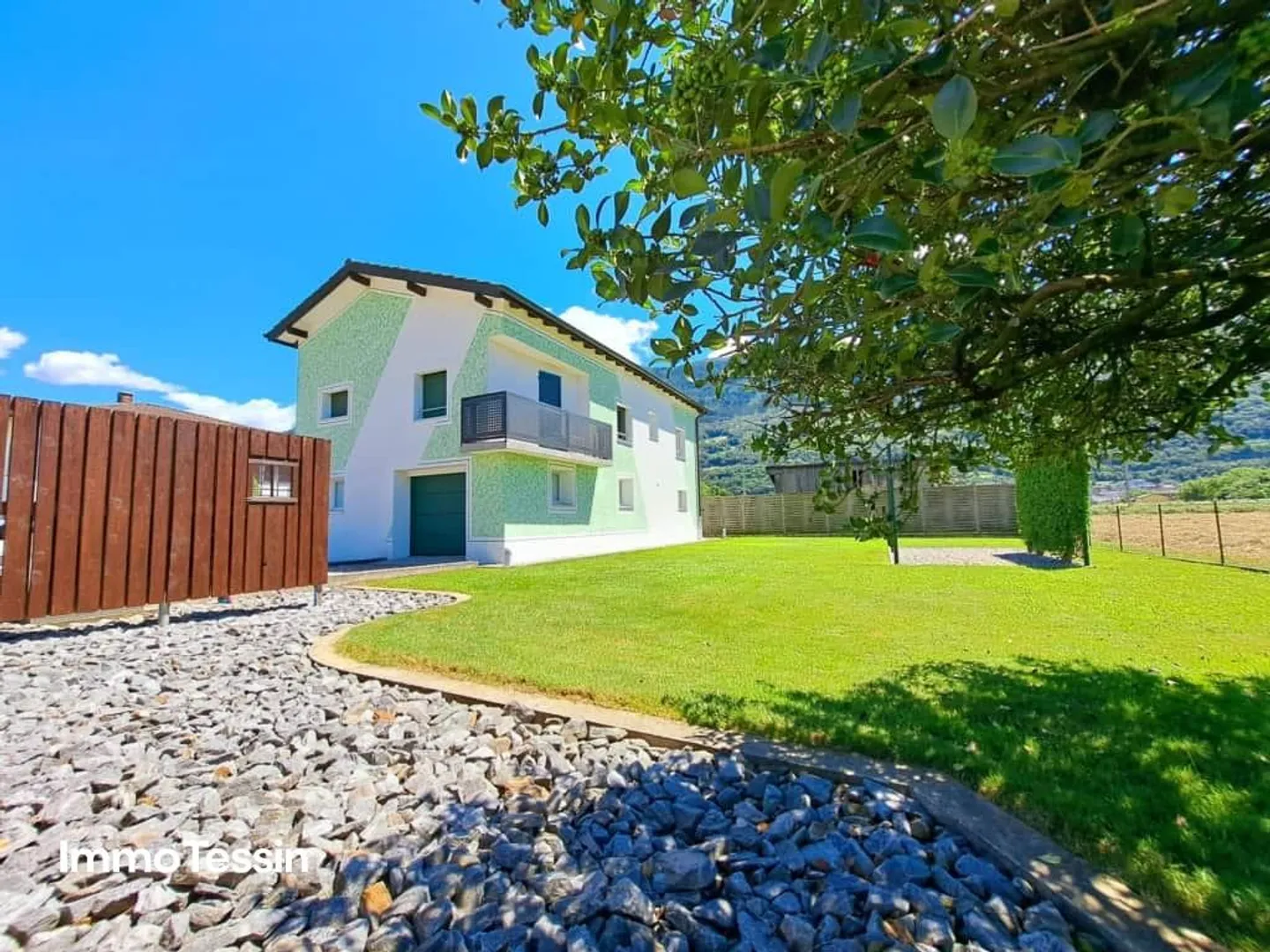 Completely renovated villa & riding stable perfect for horse keeping, with ... - Photo 2 of 13