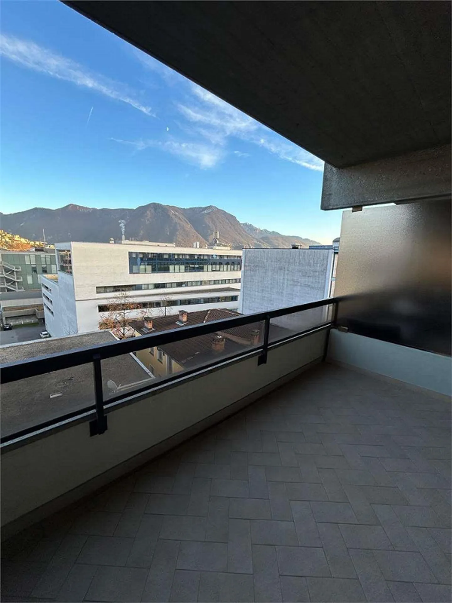 Bright 1.5 Rooms Renovated on the 4th Floor in the Heart of Lugano - Photo 1 of 7