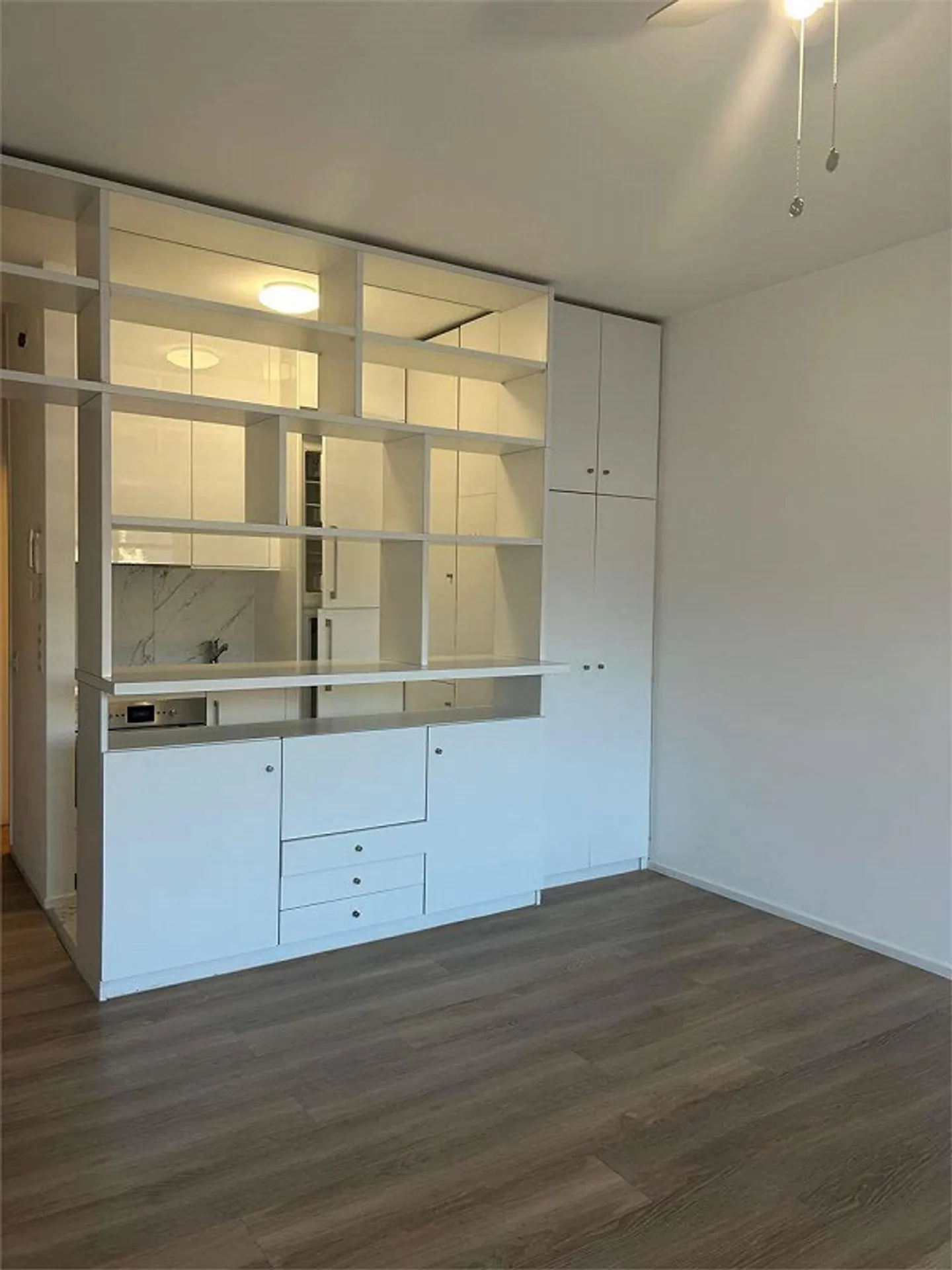 Bright 1.5 Rooms Renovated on the 4th Floor in the Heart of Lugano - Photo 2 of 7