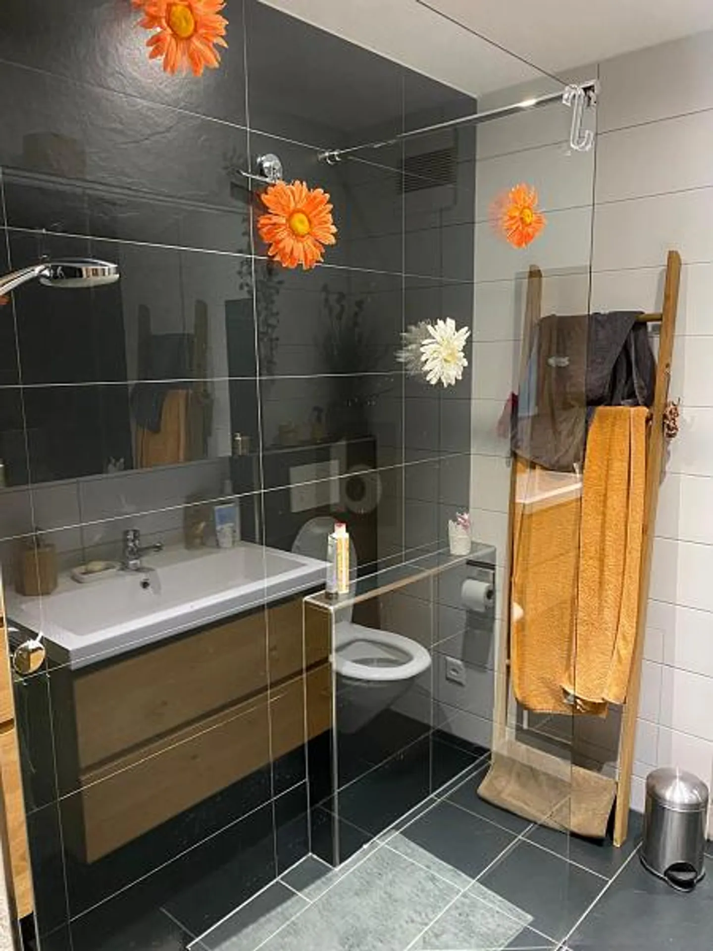 Charming and Quiet with Idyllic Garden - Photo 4 of 6