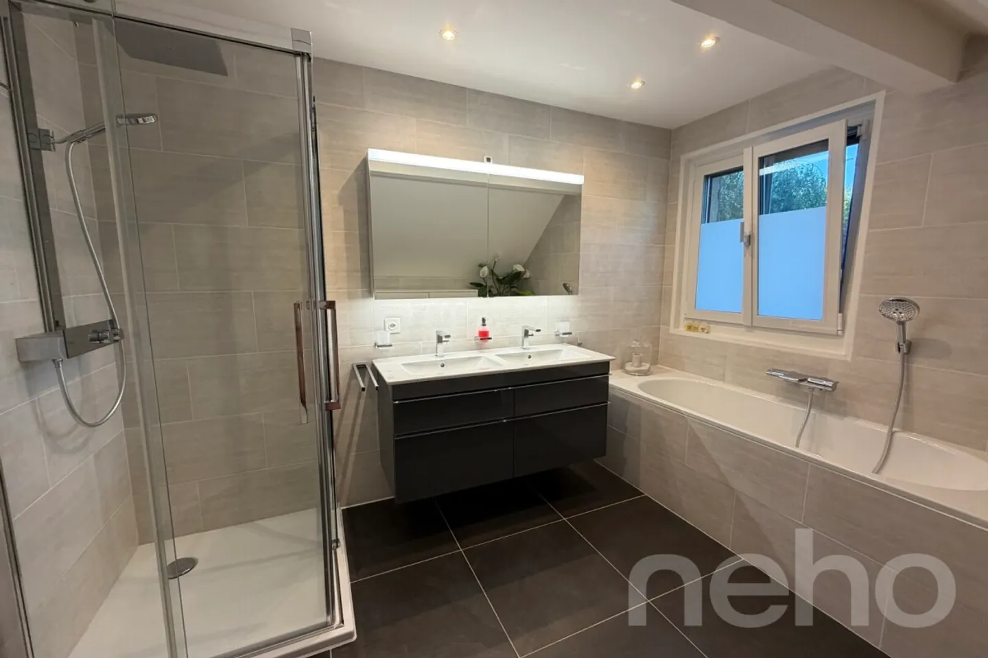 Charming Semi-Detached Villa - Photo 11 of 13