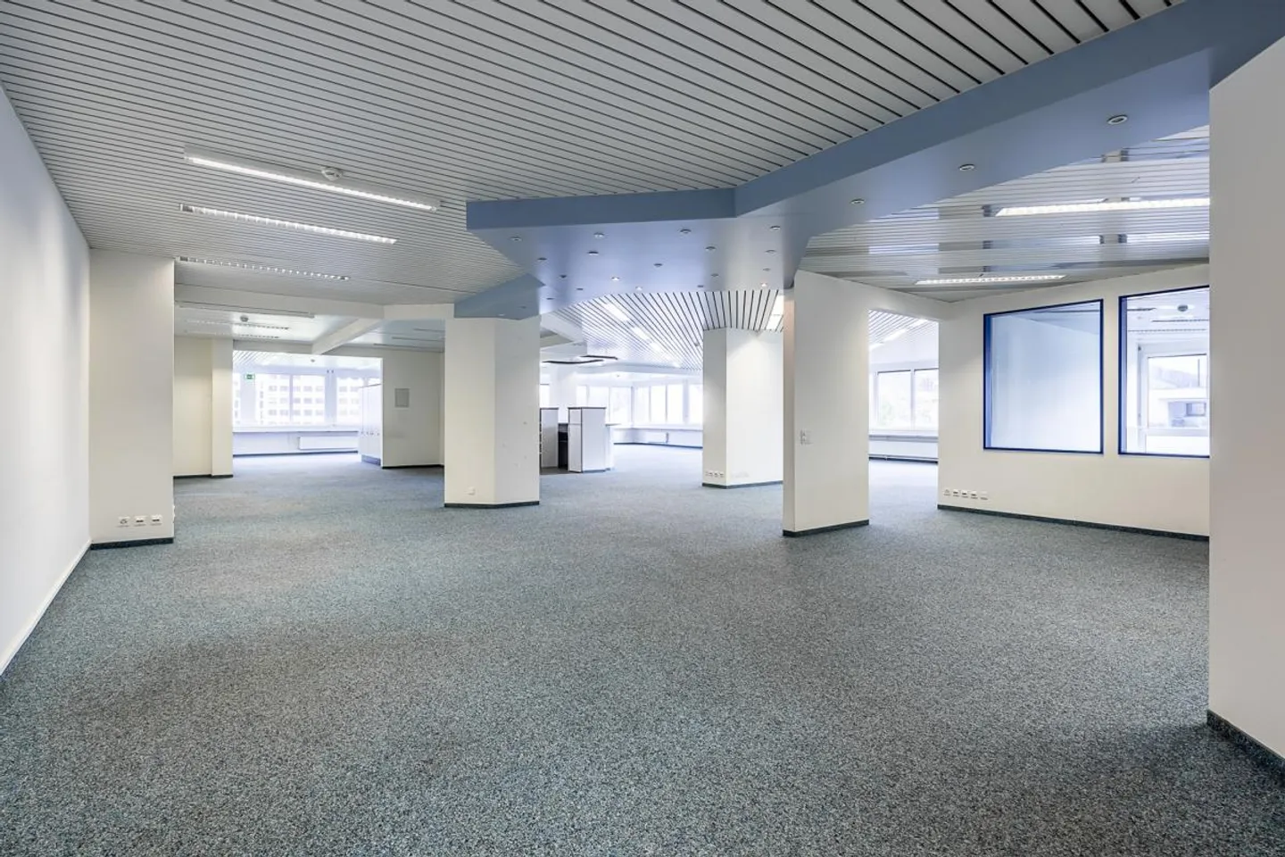 Bureaux dans le centre d'affaires attrayant - Photo 1 sur 8