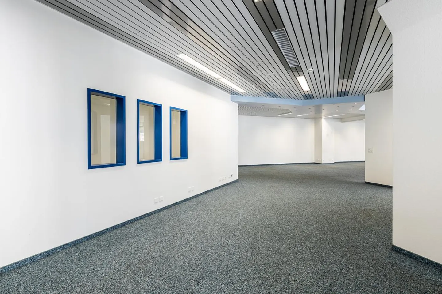 Bureaux dans le centre d'affaires attrayant - Photo 6 sur 8
