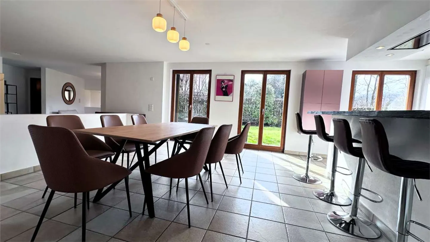 Stupenda Villa Indipendente Vicino a Lugano - Foto 4 di 47