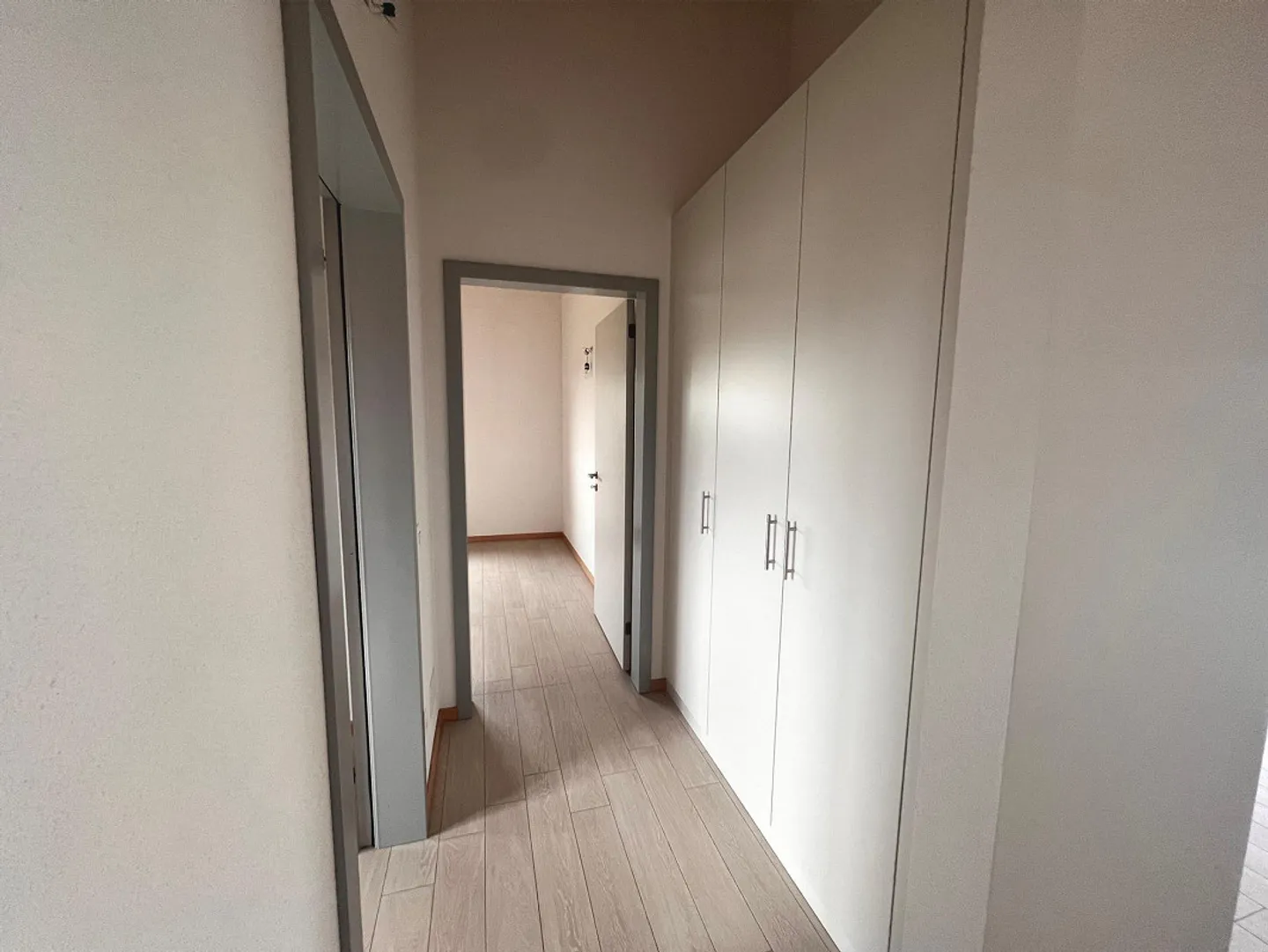 3.5-ROOM ATTIC APARTMENT - Photo 4 of 10