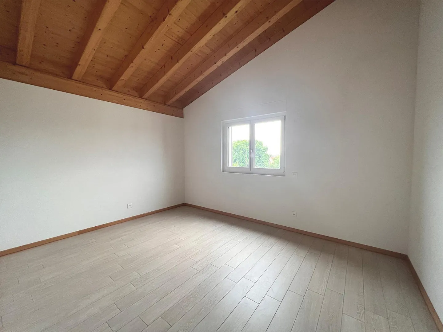 3.5-ROOM ATTIC APARTMENT - Photo 5 of 10