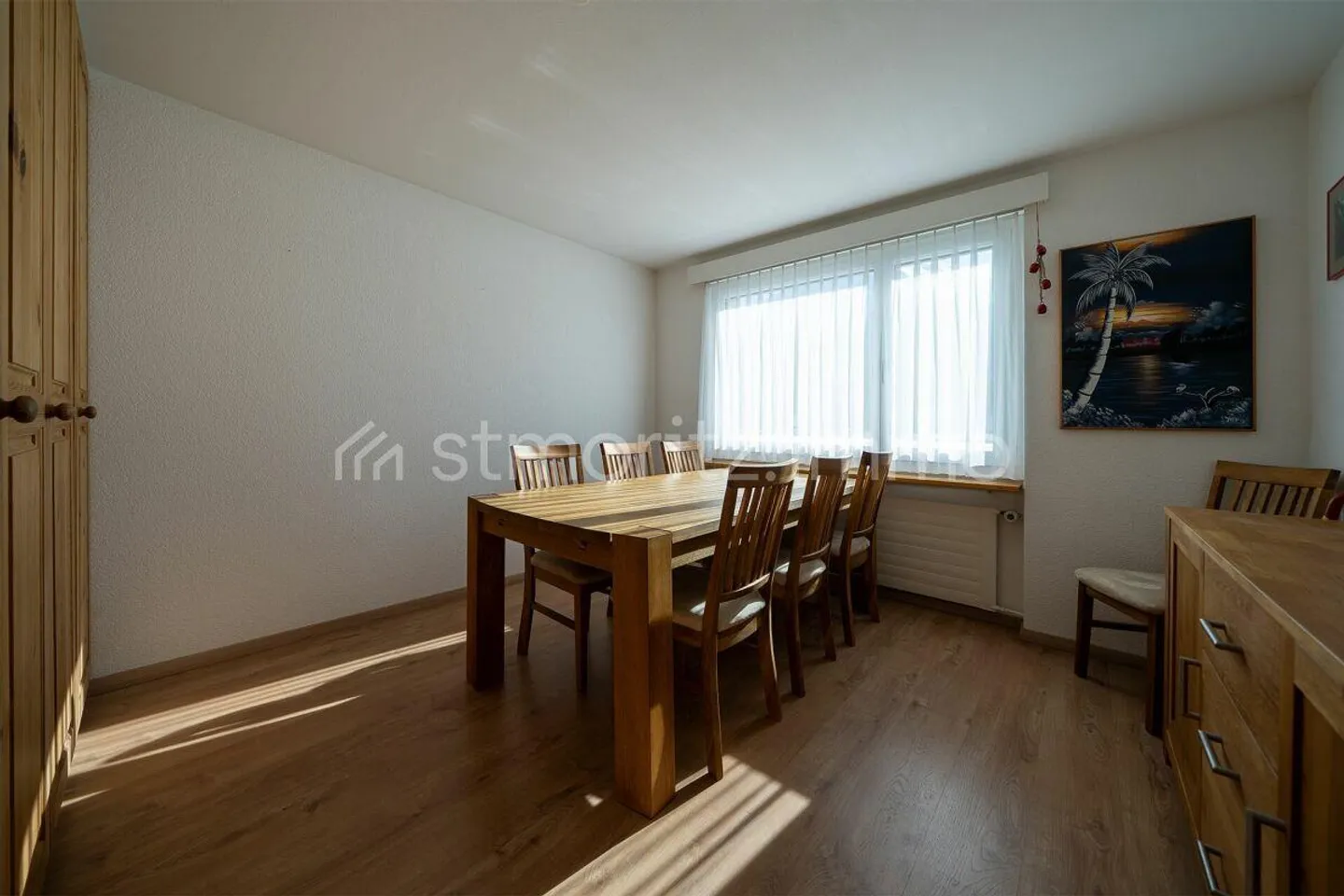 Bright 4-room apartment with south-facing balcony, unobstructed mountain views and private garage box - Photo 2 of 13