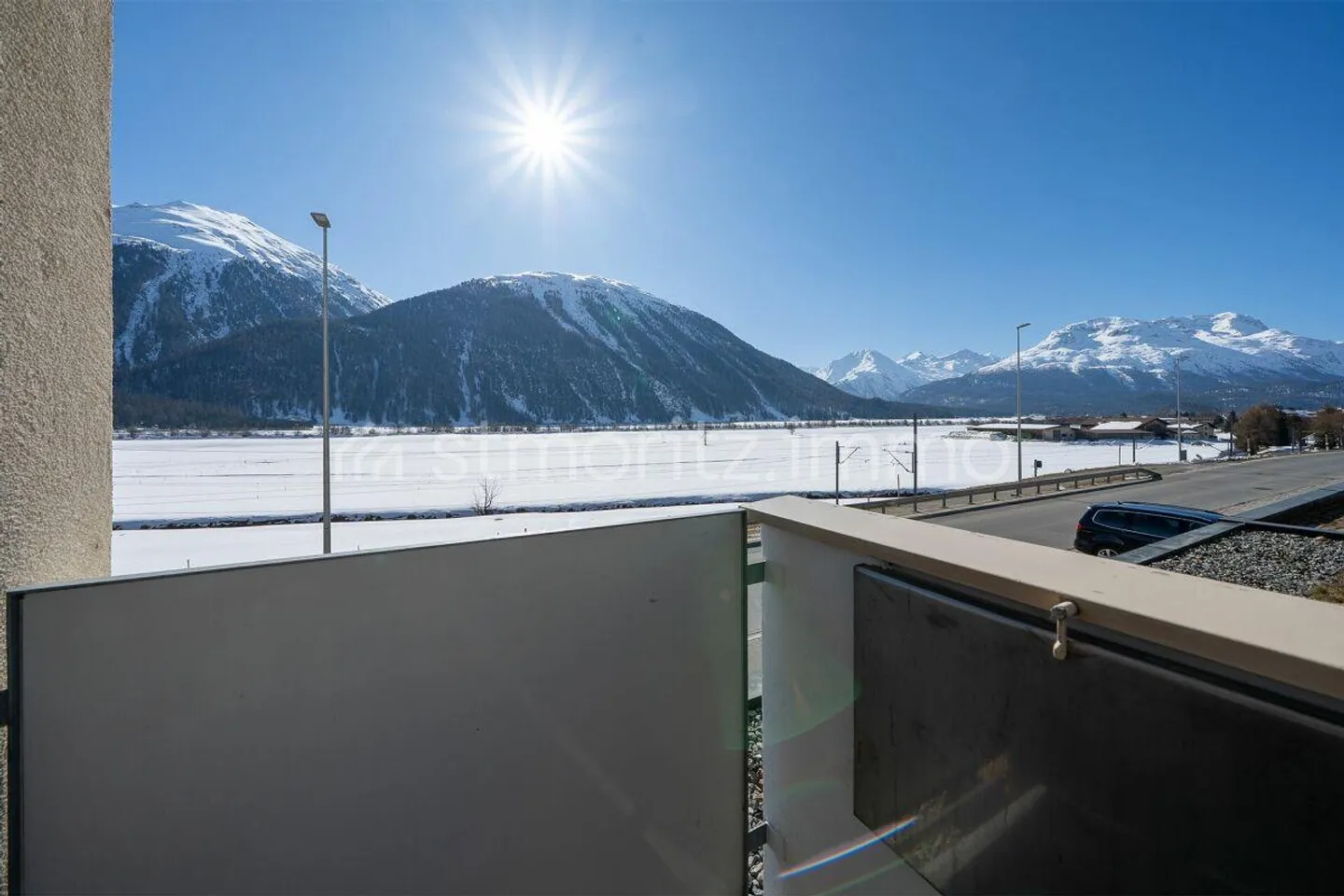 Bright 4-room apartment with south-facing balcony, unobstructed mountain views and private garage box - Photo 8 of 13