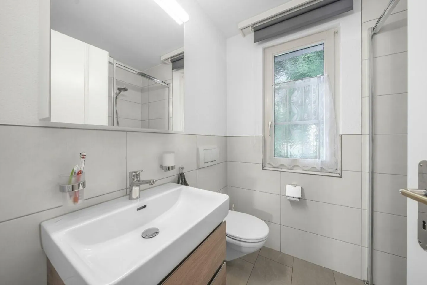 Maison de coin familiale, située au centre et au calme, avec beaucoup d'espace et une réserve de construction - Photo 22 sur 30