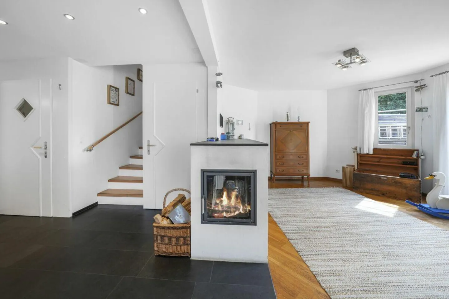 Maison de coin familiale, située au centre et au calme, avec beaucoup d'espace et une réserve de construction - Photo 6 sur 30