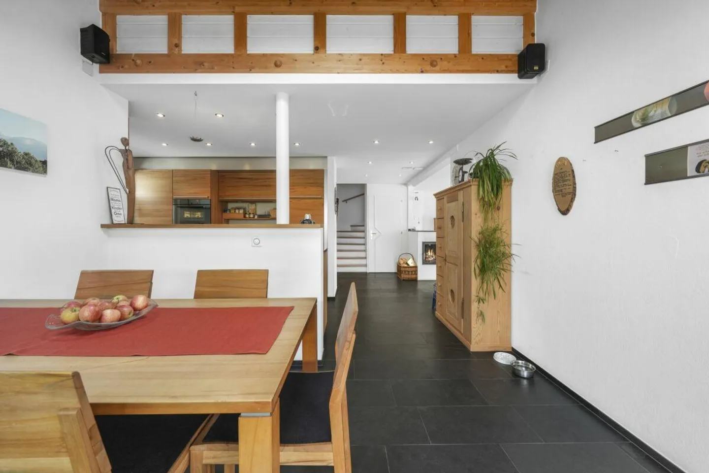 Maison de coin familiale, située au centre et au calme, avec beaucoup d'espace et une réserve de construction - Photo 14 sur 30